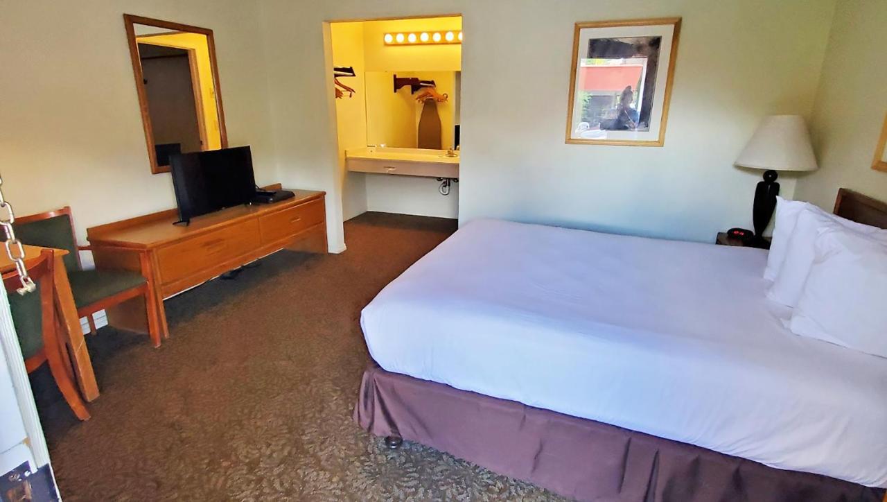 Magnuson Hotel Ely Extérieur photo