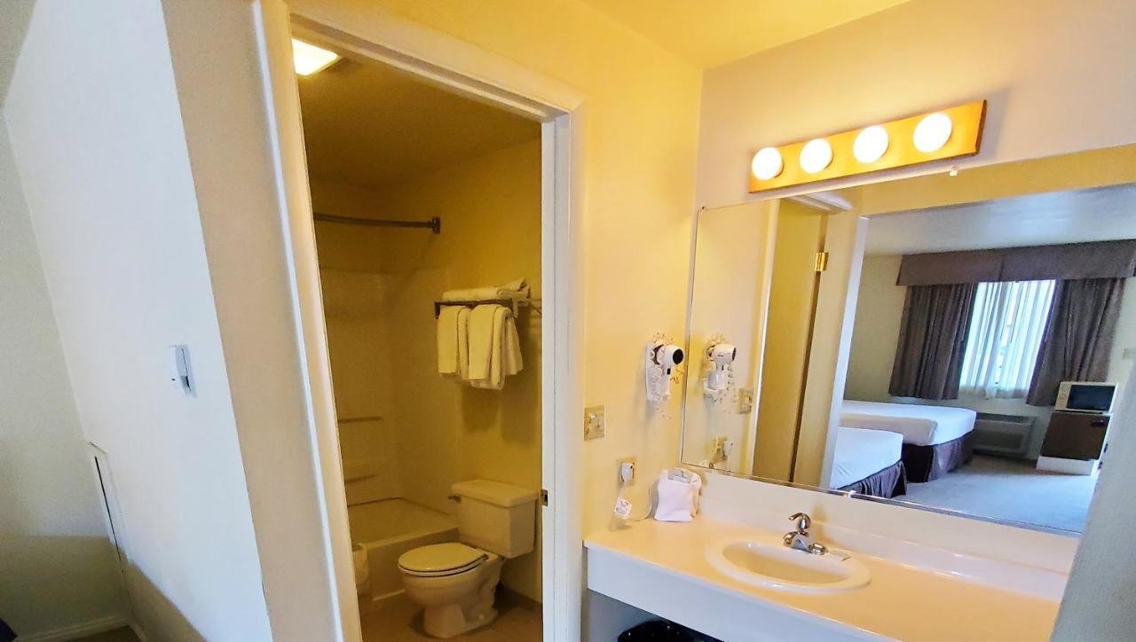 Magnuson Hotel Ely Extérieur photo